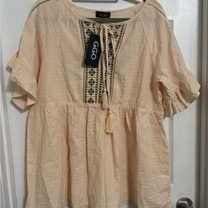 GigiO Cream Women's Top medium